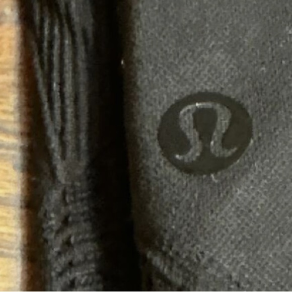 Lululemon In The Flow Capri Womens 4 charcoal Moisture Wick Seamless Fitted Crop - Picture 6 of 9